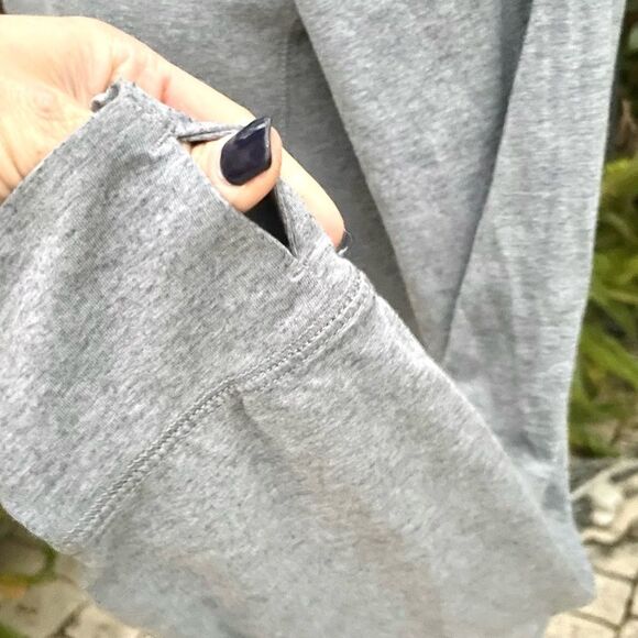 🍍3/$15🍍 Puma Gray Hooded Active Top - Picture 6 of 10